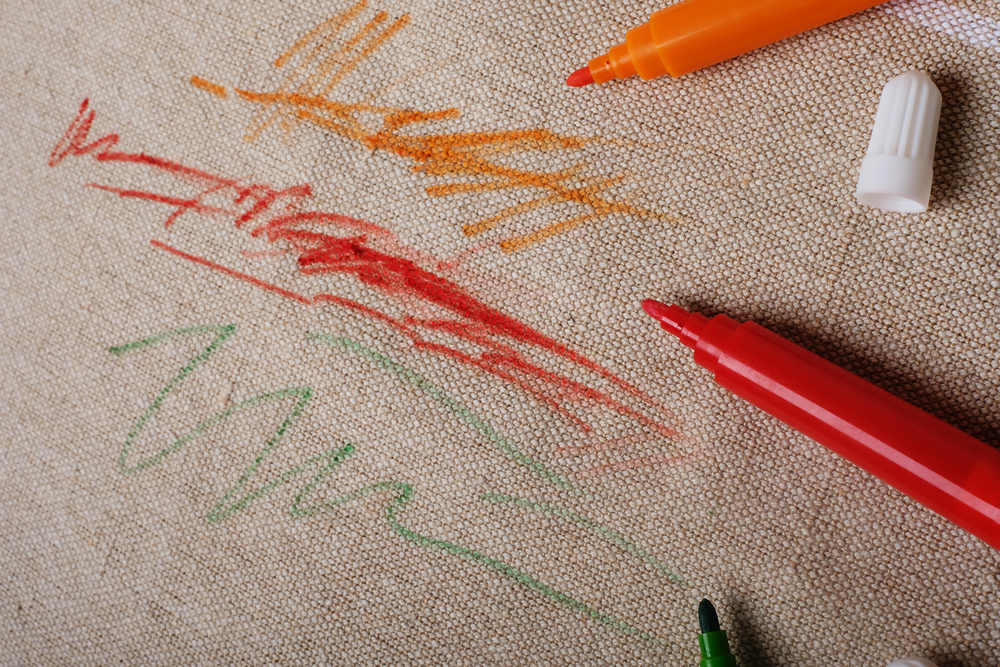 Comment enlever une tache de stylo sur housse de canapé en tissu - Blog